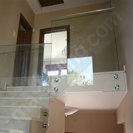 Парапети със стъкло